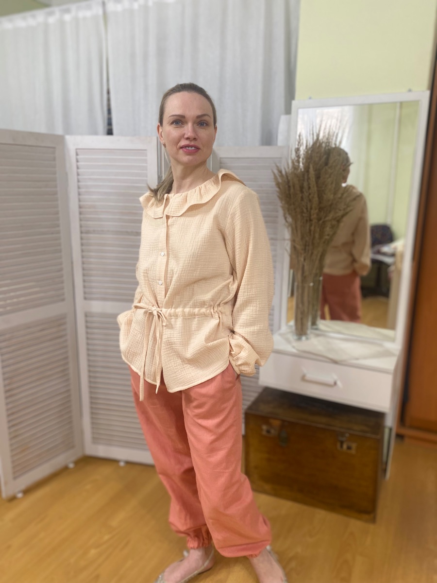 Блузка с оборкой